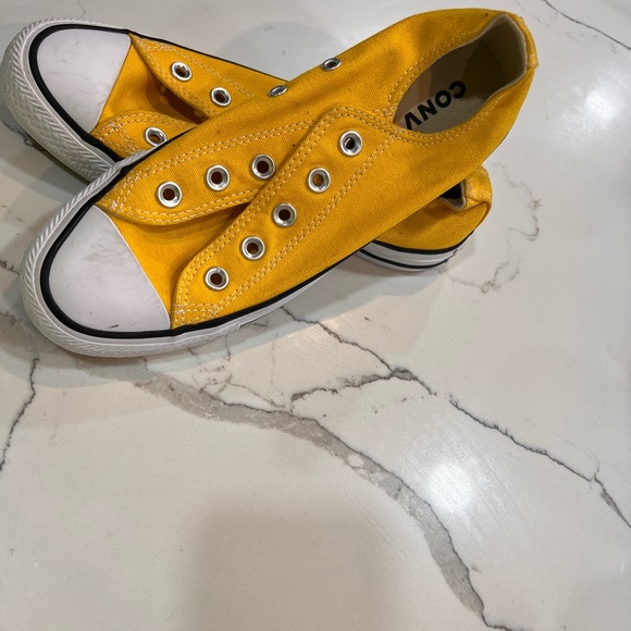 Converse - Picture 3 of 3